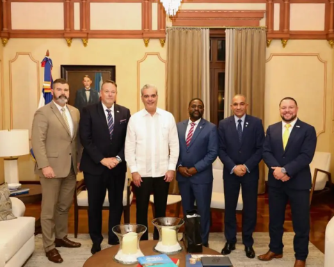 Misión de alto nivel de la DEA felicita al presidente Luis Abinader por su lucha contra narcotráfico internacional