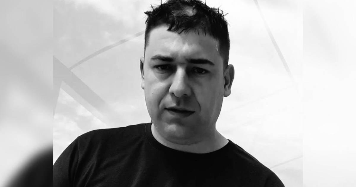 Hooded men on a motorcycle took a former councilor out of his ladder-type vehicle and murdered him on a sidewalk in Nariño