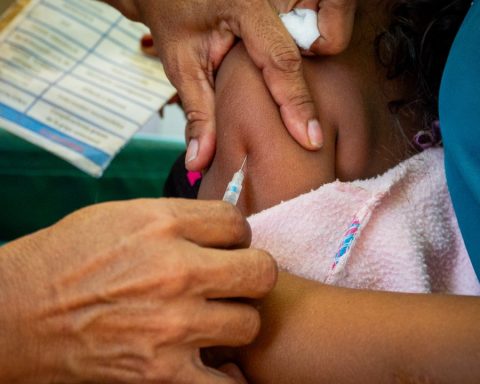 How many doses did Venezuela receive of polio vaccine from South Korea?