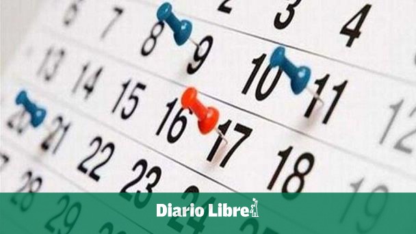 How many holidays does the year 2026 have?