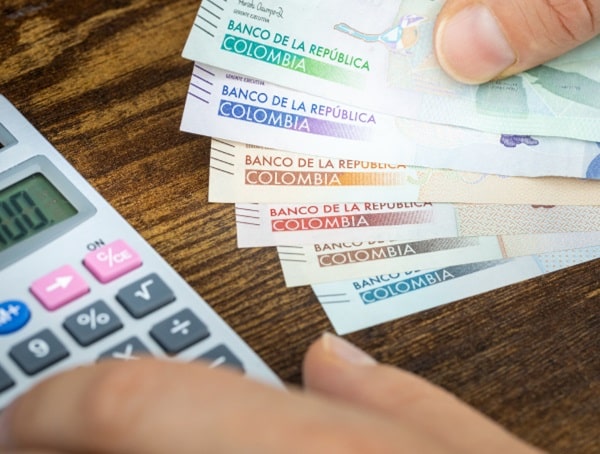 Billetes colombianos.