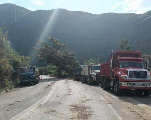 Illegal checkpoint on the Pan-American highway leaves one dead and three injured in Mojarras, Cauca
