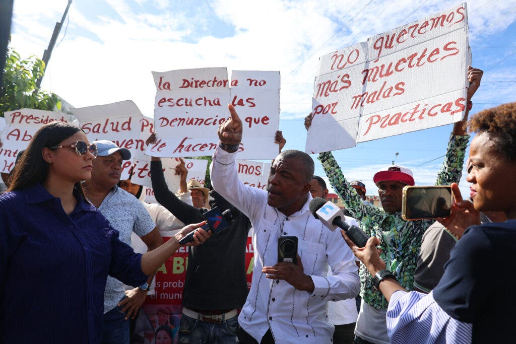 In Boca Chica they march to protest for hospital precariousness