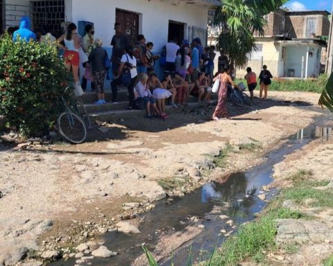 In Holguín the health situation is worrying, but sewage continues to flow through the streets