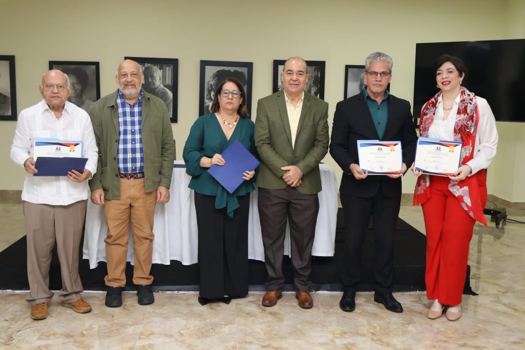 In the 5th. anniversary Union of Dominican Writers affirms that a national reading plan is urgently needed