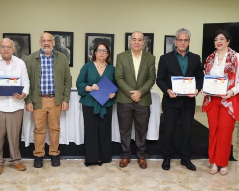 In the 5th. anniversary Union of Dominican Writers affirms that a national reading plan is urgently needed