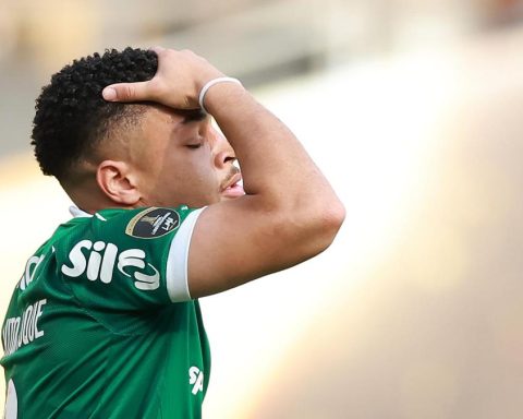 Inconceivable mistake by Vitor Roque in the final of the Copa Libertadores!