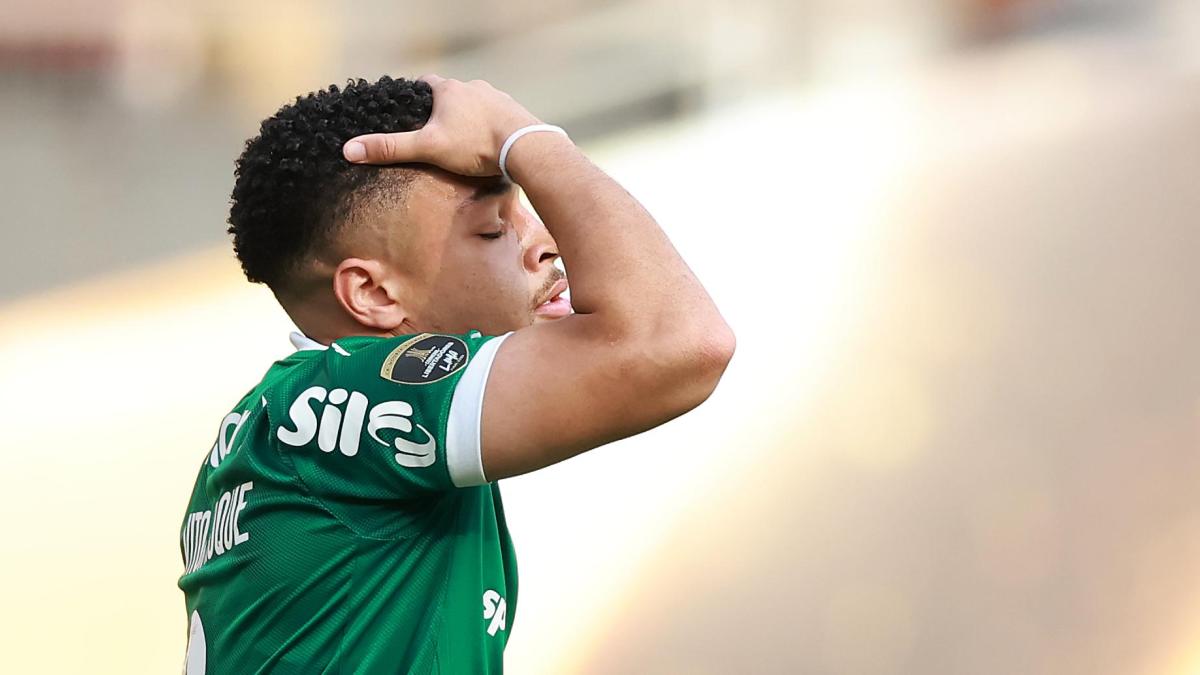 Inconceivable mistake by Vitor Roque in the final of the Copa Libertadores!