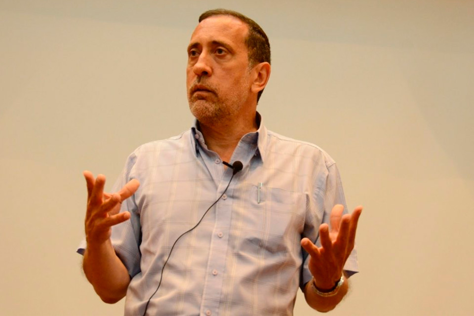 Inflation could close at 500% if the dollar continues to rise, says economist