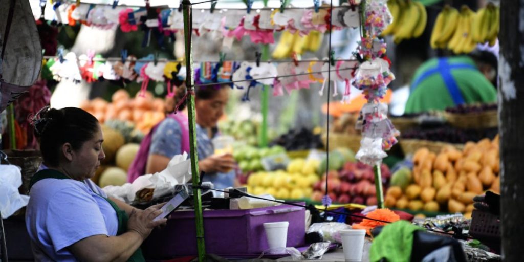 Informality, a burden for retirement: Only 1 in 3 workers has an Afore