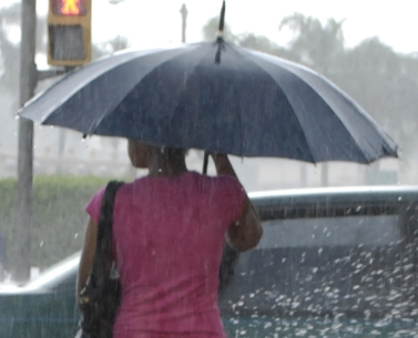 Interacción de dos vaguadas generará aguaceros y tronadas