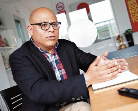 Ipsos survey. Voters are looking for something different, says analyst José Carlos Requena