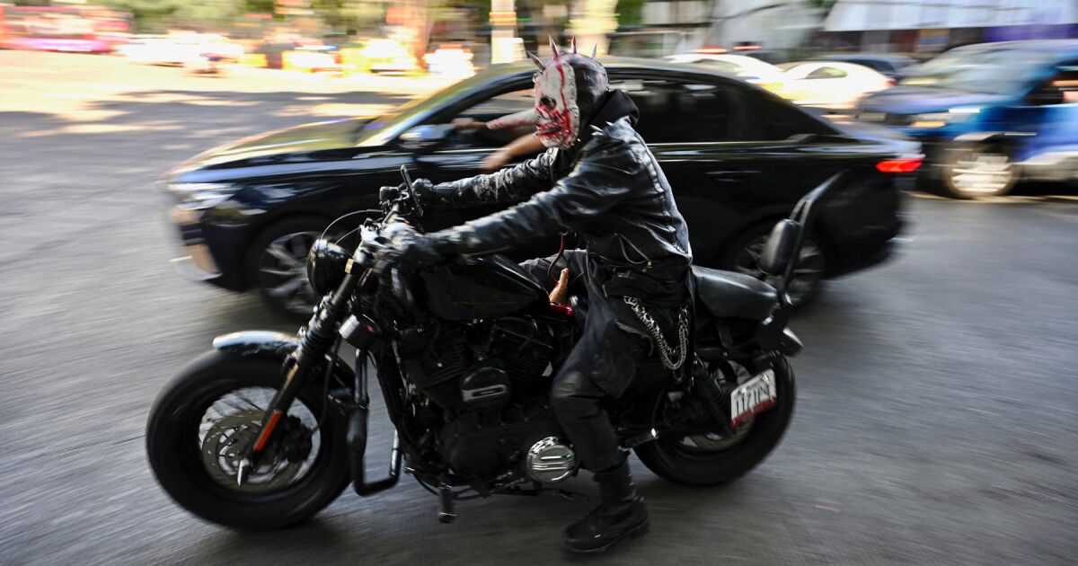 Is Hoy No Circula Sabatino suspended this November 1st for the Day of the Dead?