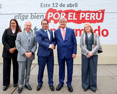 JNE presented the first civic mural of the campaign "Choose well for Peru; informed vote"