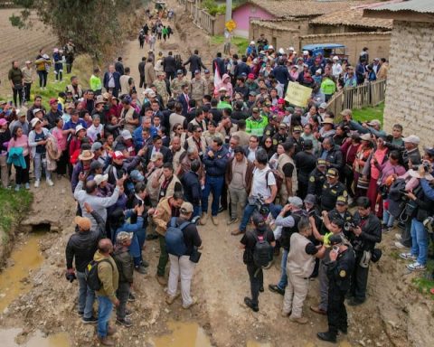 Junín: President Jerí attends to the protest and offers to reactivate work on the JU-103 highway