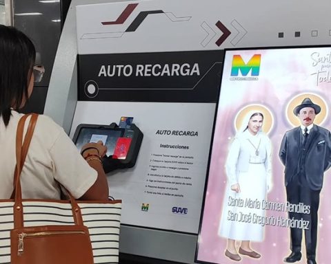 La Rinconada Station integrates SUVE card recharge points