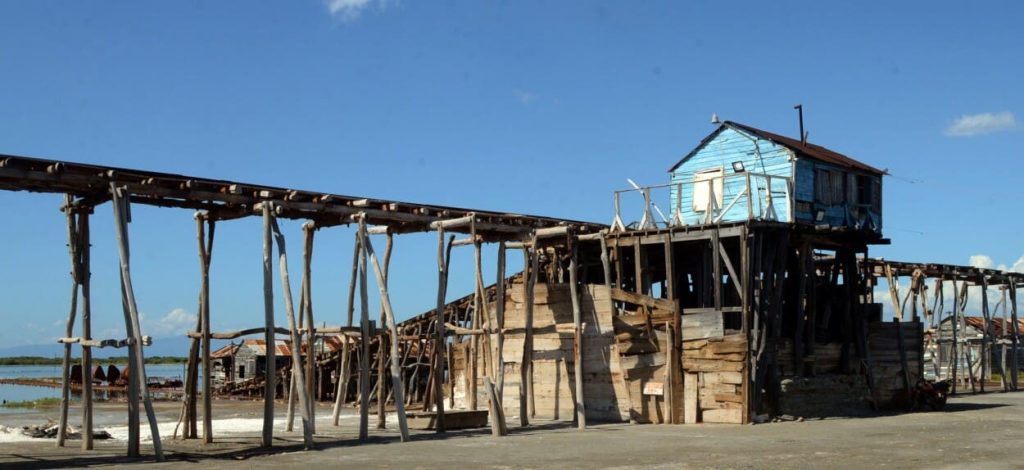 Las Salinas de Baní: De próspera industria de la sal a zona devastada por Melissa y abandonada por trabajadores