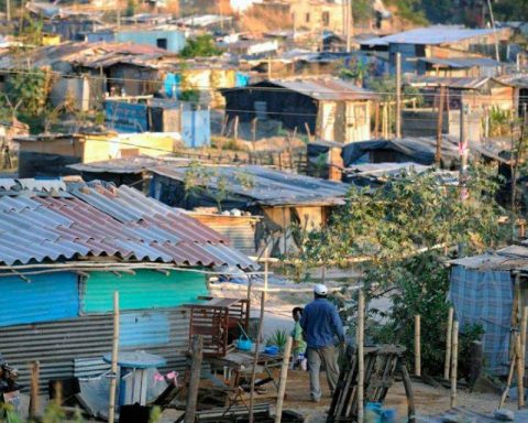 Latin America makes progress in reducing poverty but inequality persists