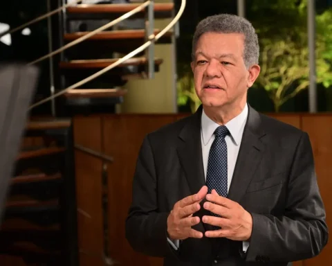 Leónel Fernández denuncia crisis social y económica en República Dominicana