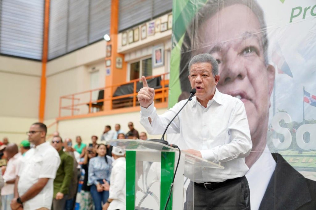 Leonel Fernández advierte que la inflación actúa como un “impuesto encubierto” contra los trabajadores