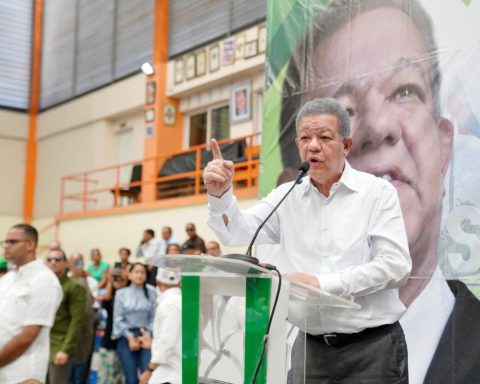 Leonel Fernández advierte que la inflación actúa como un “impuesto encubierto” contra los trabajadores