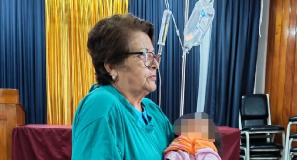 Little sisters aged 10 months and 4 years survived the accident in Ocoña