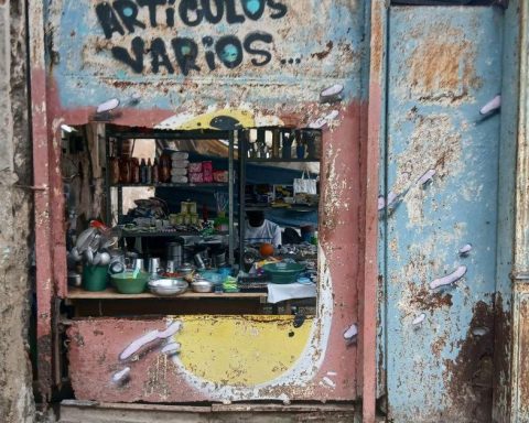 Live and undertake among ruins in the heart of Havana