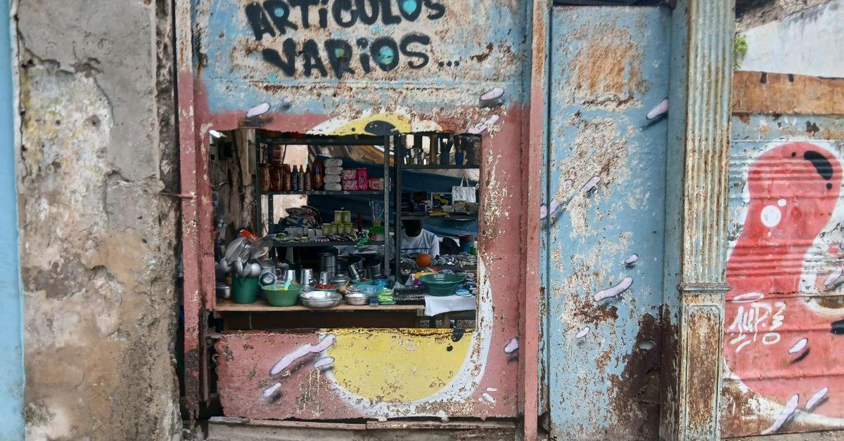 Live and undertake among ruins in the heart of Havana