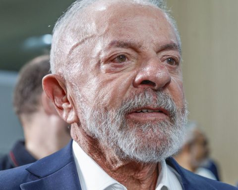 Lula participates in Celac summit in Colombia