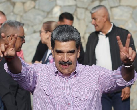 Maduro calls for vigil and marches before US military exercises in Trinidad