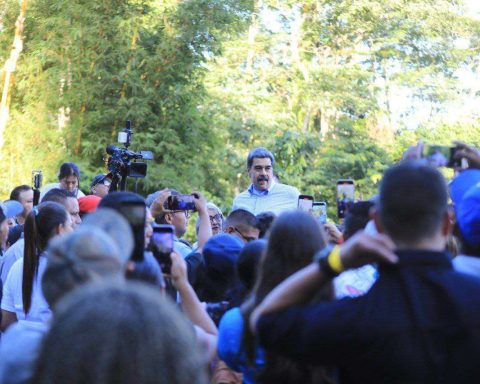 Maduro highlights comprehensive defense model and calls to preserve peace