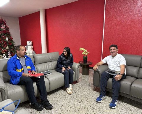 Maduro orders special plan for air entry and exit from the country