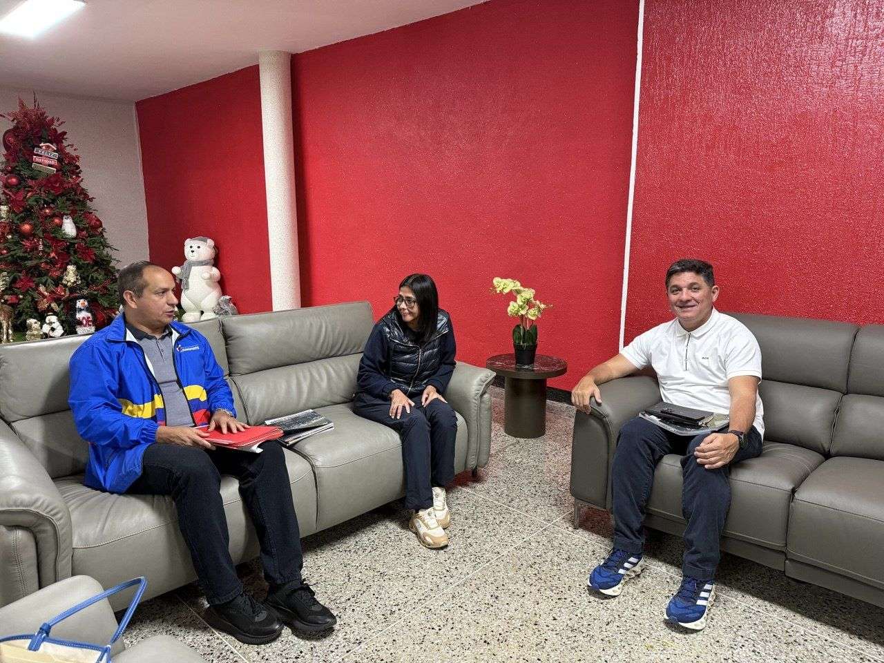 Maduro orders special plan for air entry and exit from the country