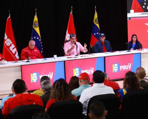 Maduro: the people celebrate life despite the economic and cognitive war