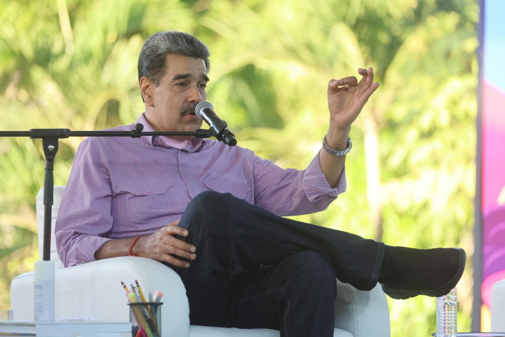 Maduro to American citizens: "Stop the crazy hand of those who order bombing"