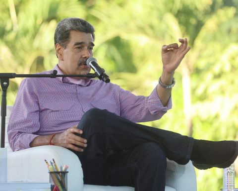 Maduro to American citizens: "Stop the crazy hand of those who order bombing"