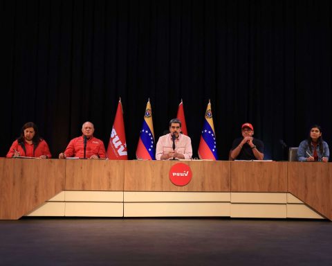 Maduro: we are a determined people and no one takes away our right to peace