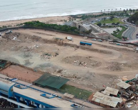 Manuel Bonilla Complex: after more than two years closed, it is used as a parking lot, warehouse and municipal garbage dump