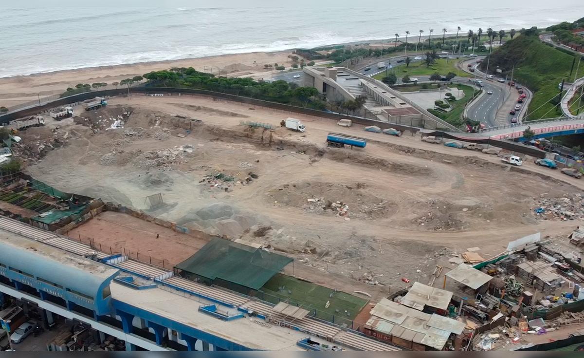 Manuel Bonilla Complex: after more than two years closed, it is used as a parking lot, warehouse and municipal garbage dump