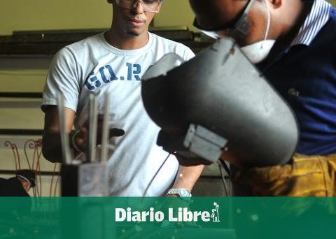 Manufacturing activity down in October, but remains stable at 52.1