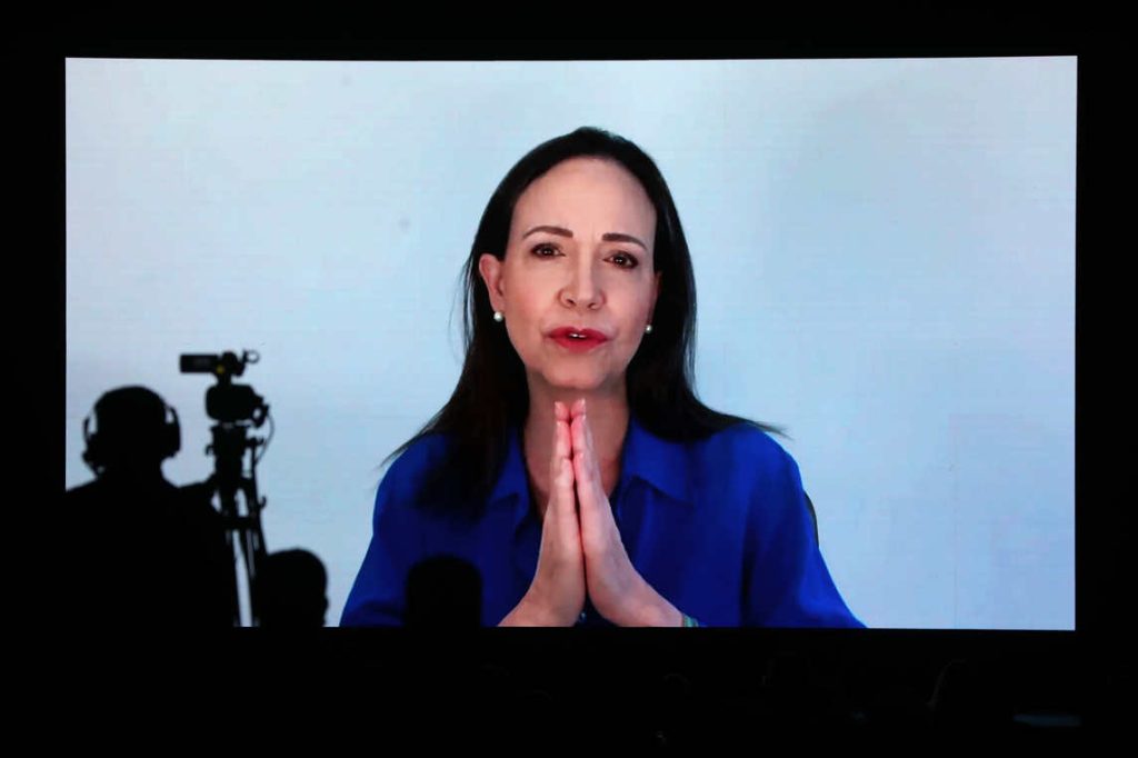 María Corina Machado applauds Trump's military strategy with Venezuela; the Pope calls for diplomacy