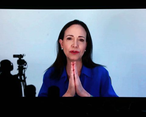 María Corina Machado applauds Trump's military strategy with Venezuela; the Pope calls for diplomacy