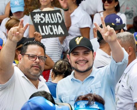 María Corina Machado sends a message to Julio Velazco's son: “Your father and all our prisoners are heroes of democracy and history will recognize it”