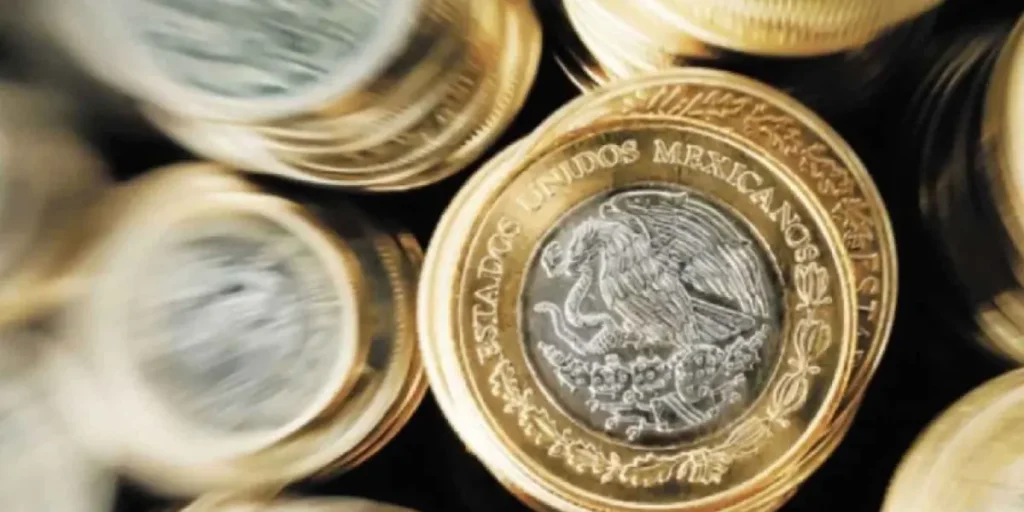 Mexican peso appreciates slightly against the dollar after local inflation data