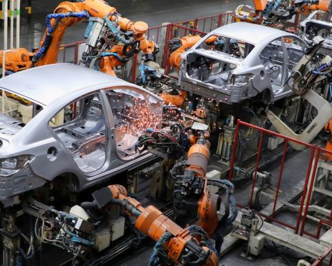 Mexico's economic activity falls 0.6% in September, reports Inegi