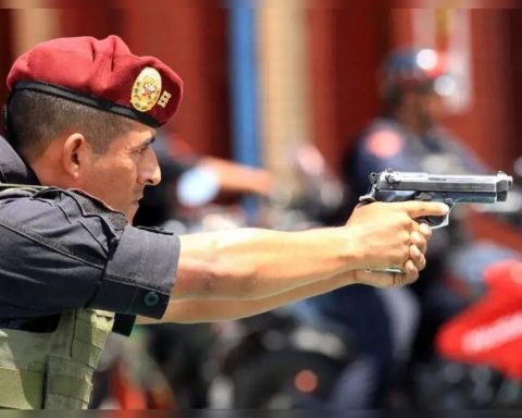 Mininter postponed purchase of pistols after accusation of favoring