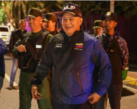 Minister Diosdado Cabello supervised security deployment in Caracas