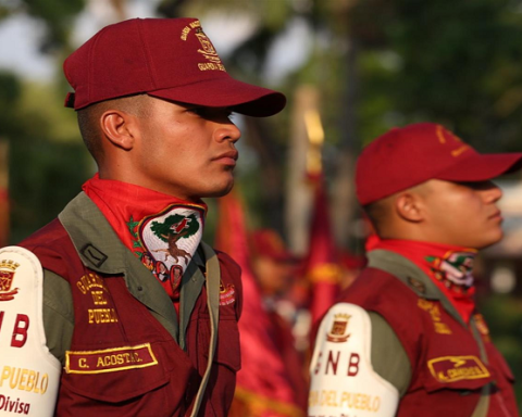 Minister Padrino López exalts the social role of the People's Guard on its 14th anniversary