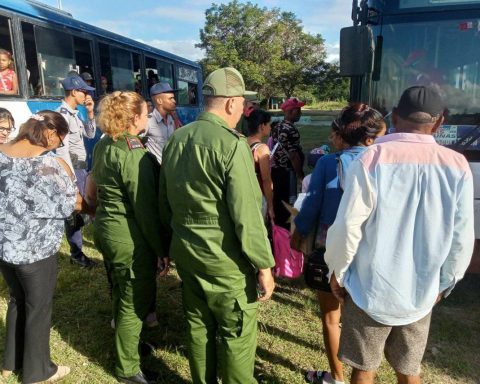 More than 2,300 evacuees begin to return to their homes in Río Cauto after the passage of Hurricane Melissa