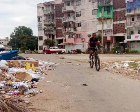 Mosquitoes, garbage and chikungunya prevail in the military neighborhood of San José de las Lajas